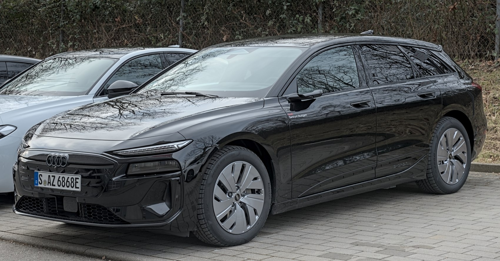 2026 Audi Q6L E tron Vs 2025 Audi A6 Avant E tron Dimension Comparison