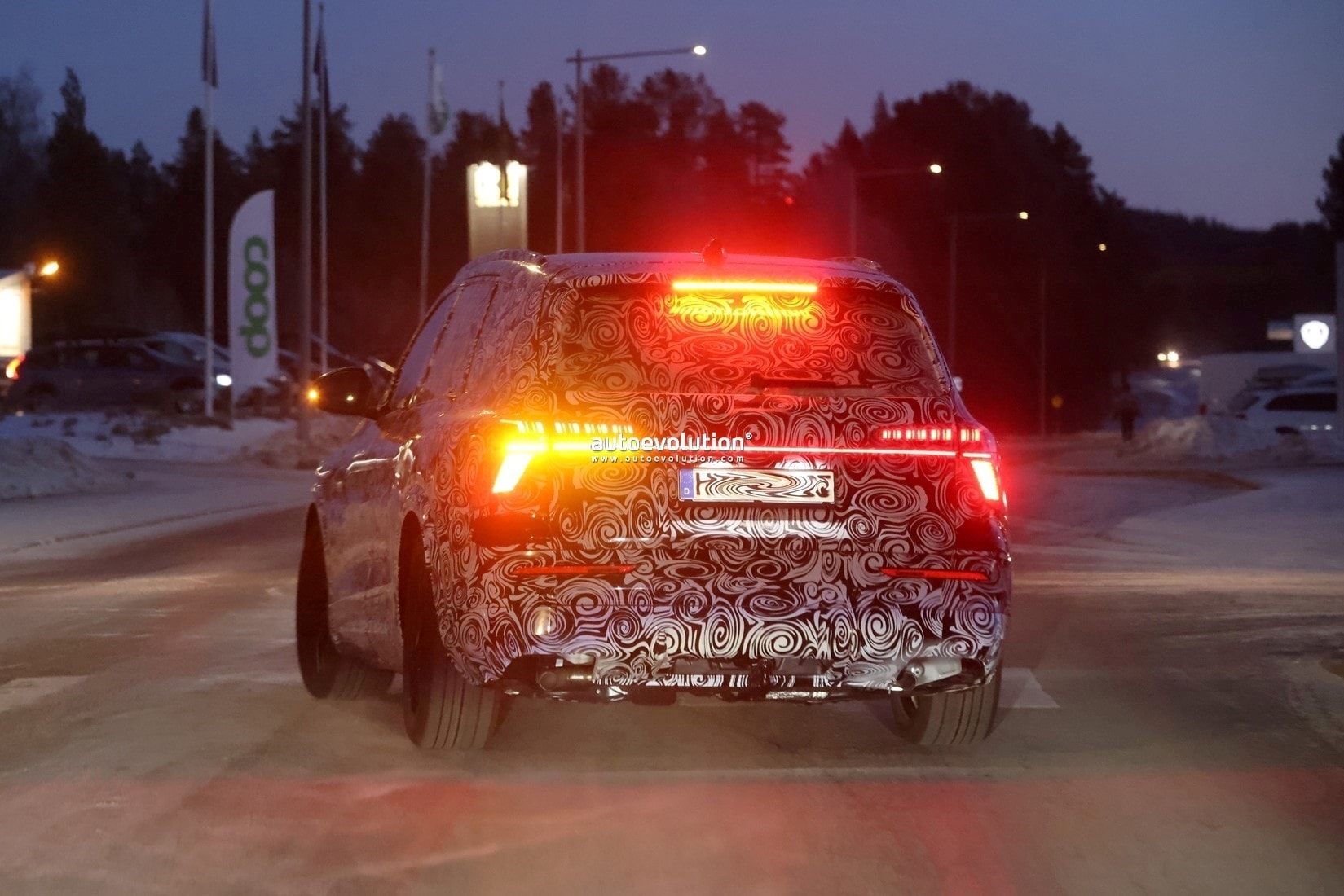 2027 Audi Q7 Shows Production Lights In Latest Spy Photos Autoevolution