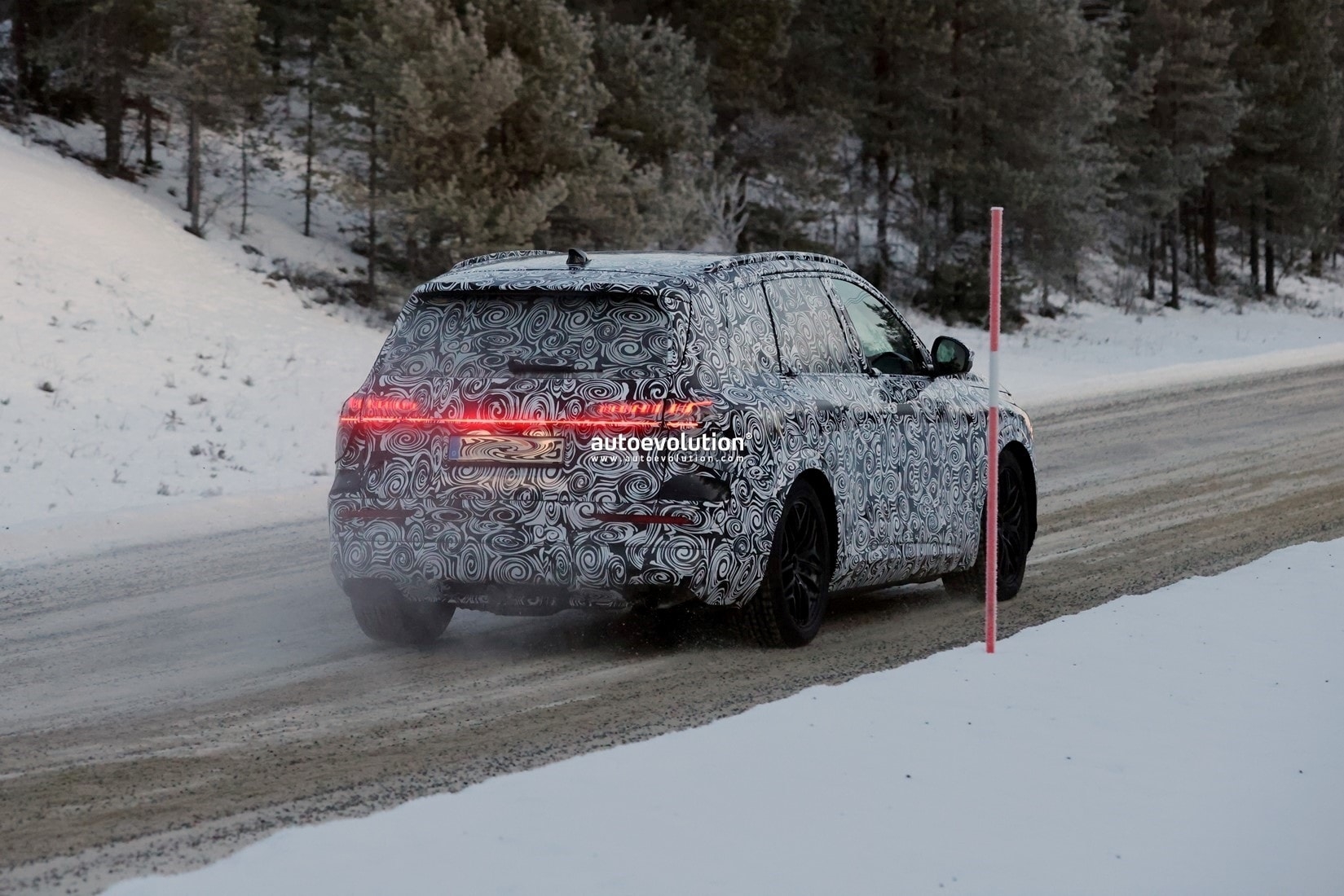 2027 Audi Q7 Shows Production Lights In Latest Spy Photos Autoevolution